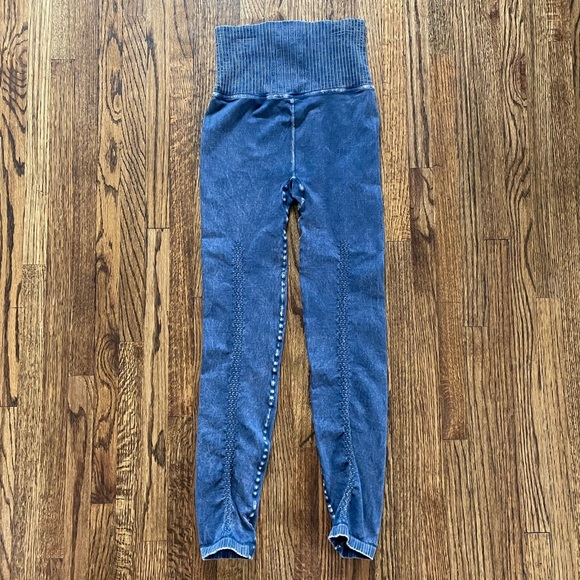Free People Movement High Rise 7/8 Length Good Karma Leggings, Vintage Blue NWOT - Picture 7 of 8